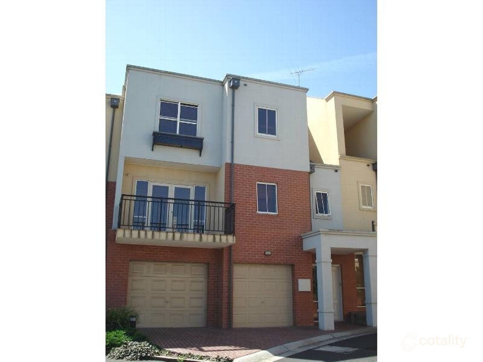 2/120 Newman St, Kensington, VIC 3031