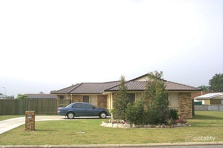 17 Columbia Dr, Beachmere, QLD 4510
