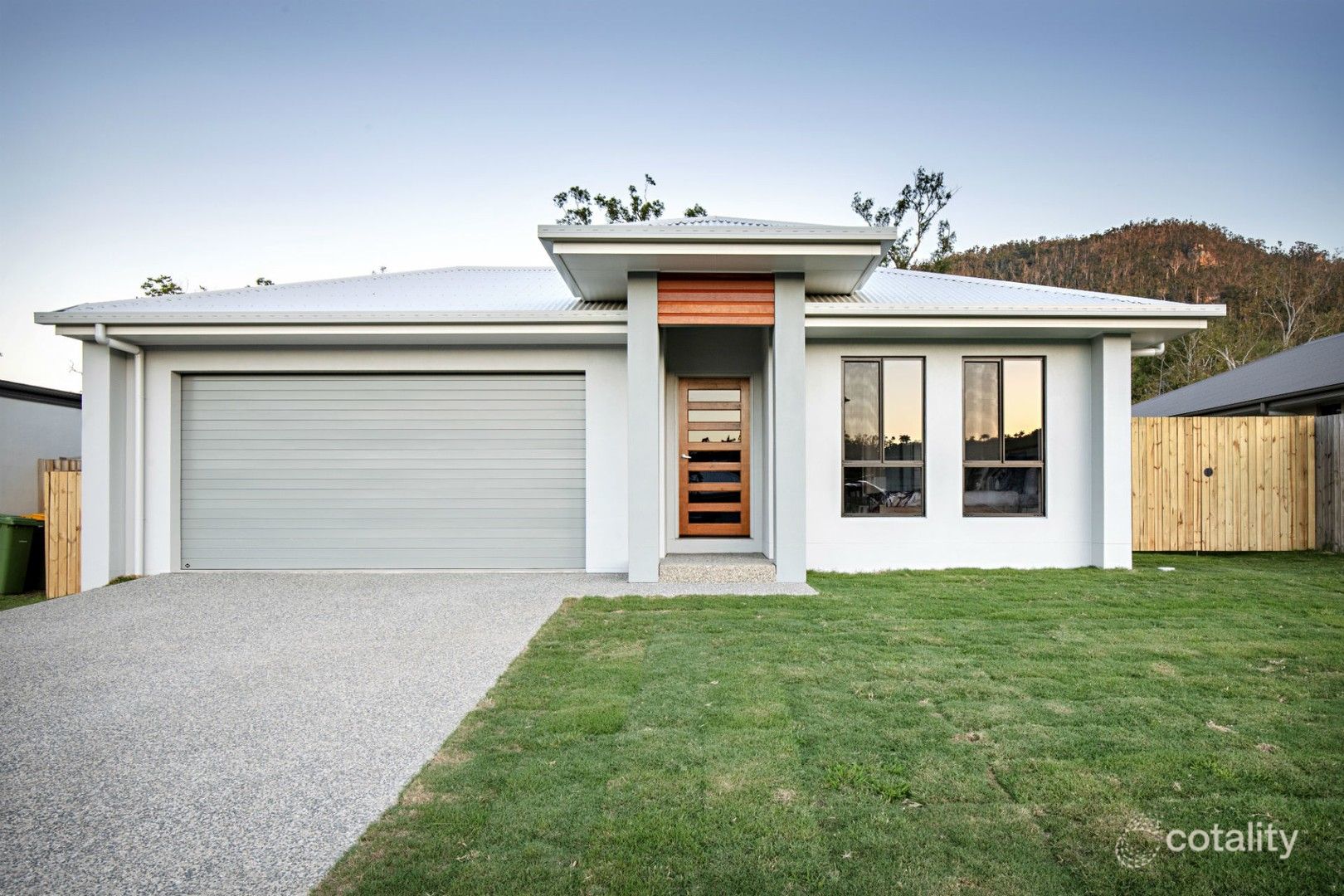 17 Trader Cres, Cannonvale, QLD 4802