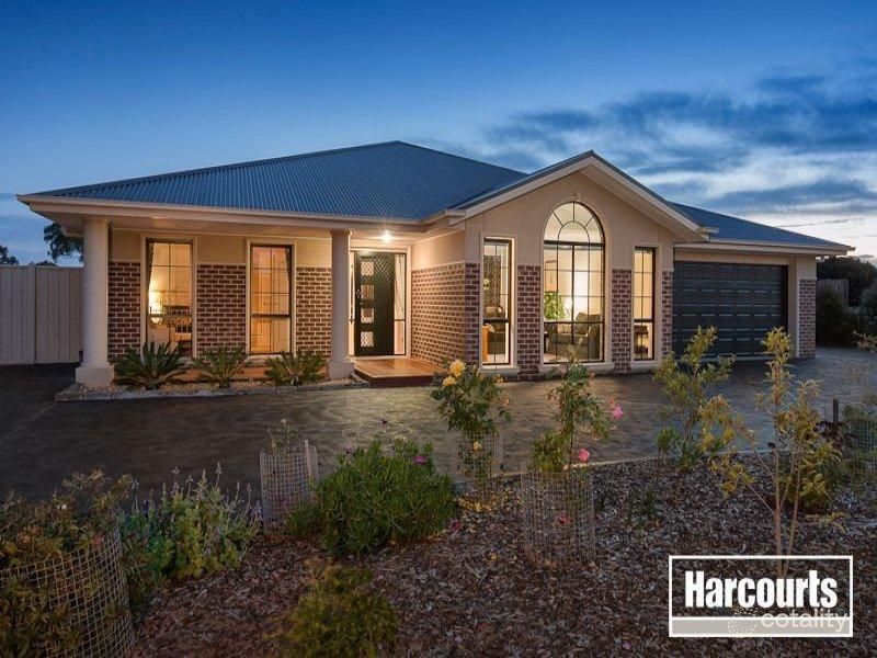 11 Coach House Lane, Beaconsfield, VIC 3807