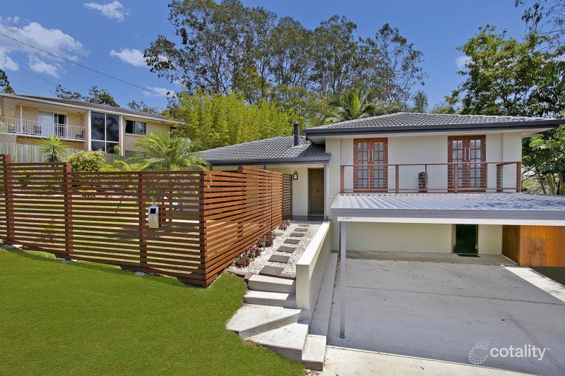 17 Robyn St, Chapel Hill, QLD 4069