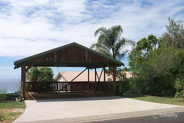 19 Cumming Pde, Point Lookout, QLD 4183