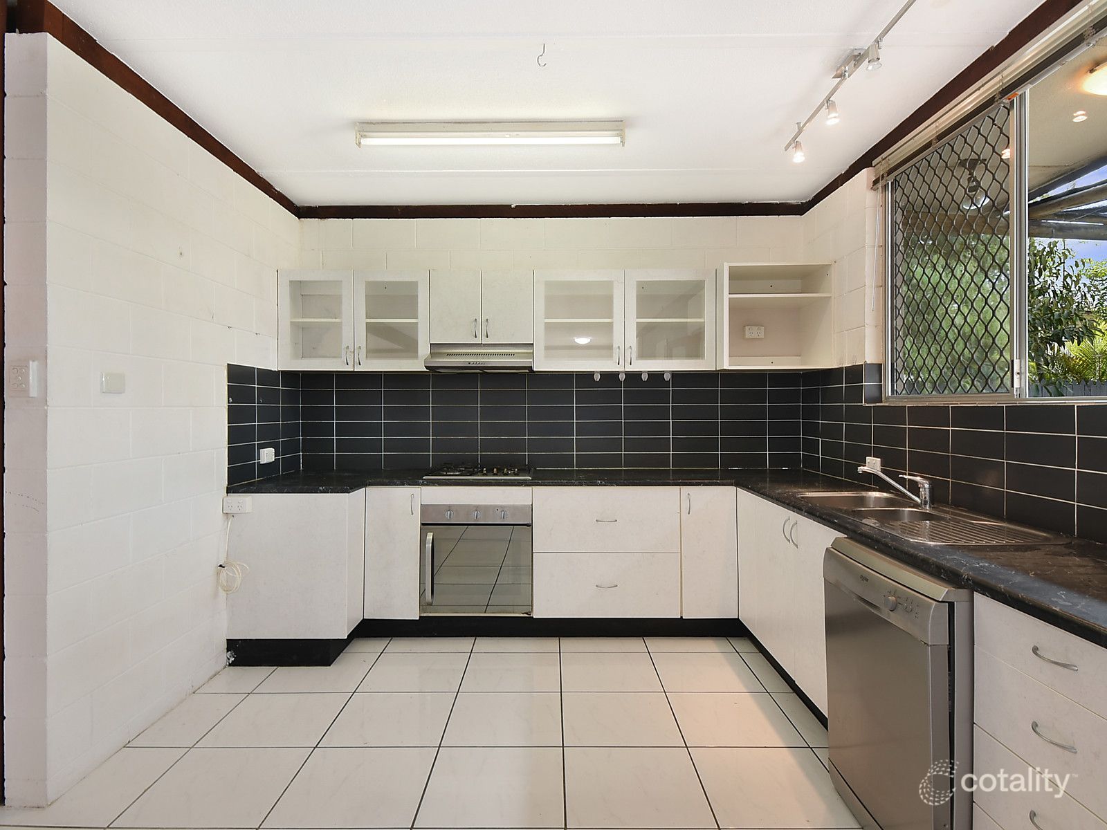 11 Wooral St, Cranbrook, QLD 4814