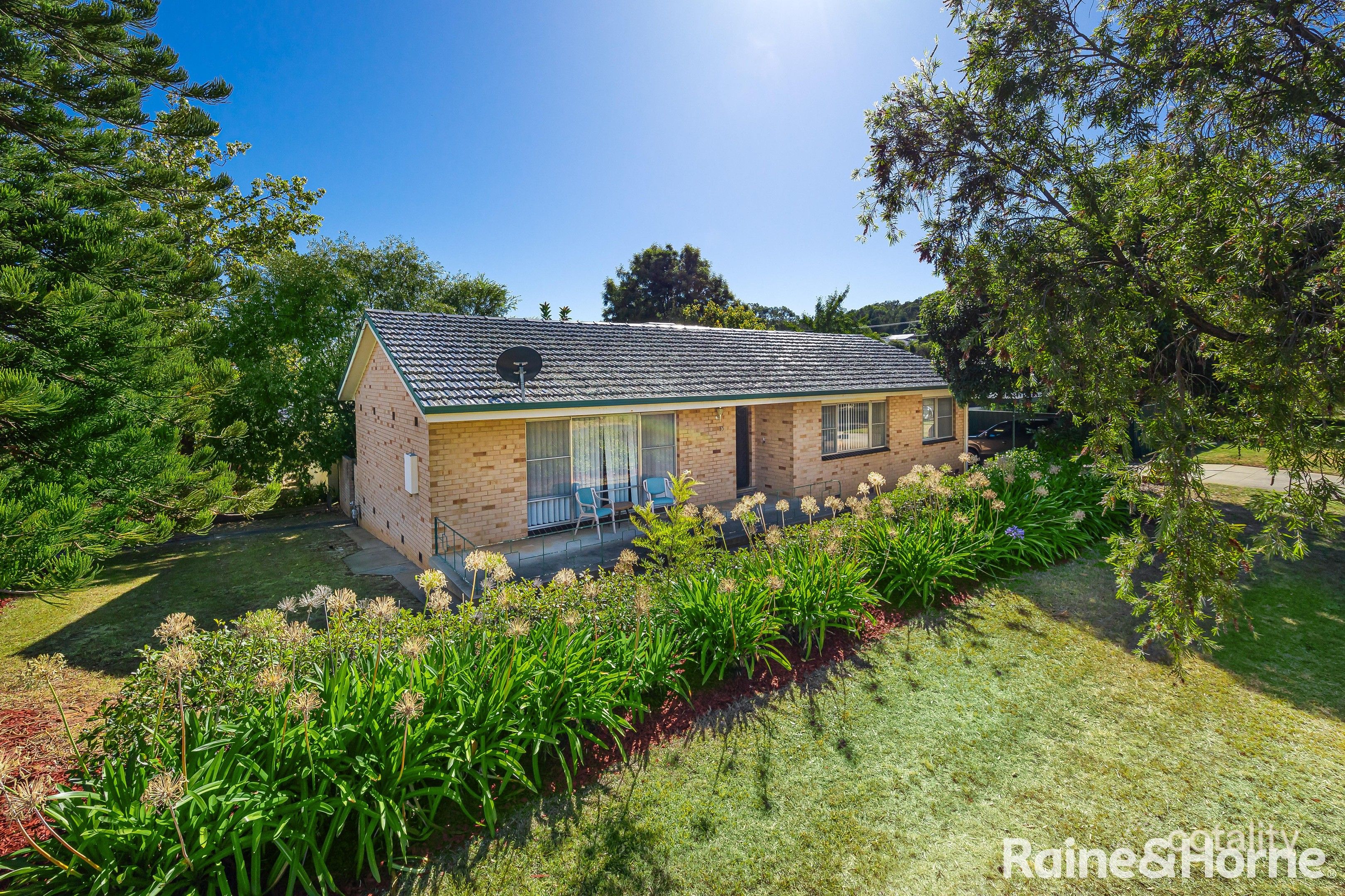 35 Waranga Ave, Mount Austin, NSW 2650