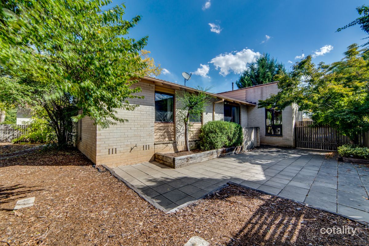8 Baylis Pl, Charnwood, ACT 2615