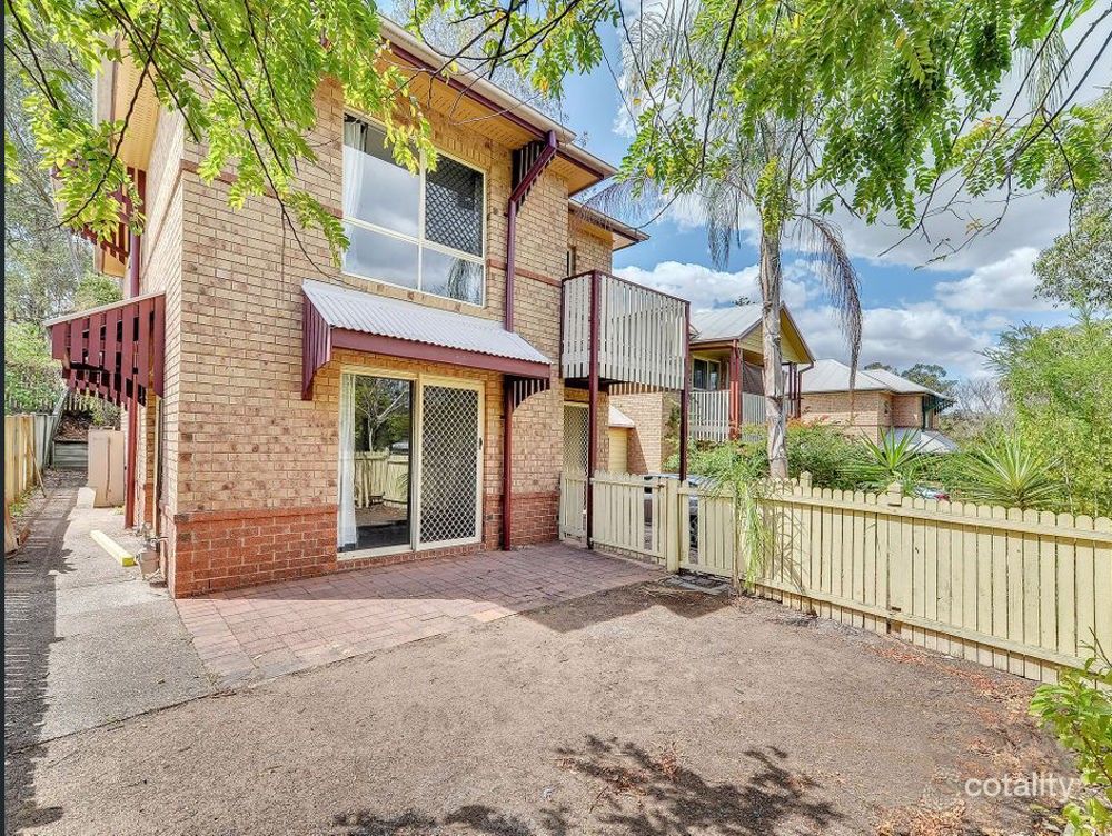 1/2 Beatrice Tallon Ct, North Ipswich, QLD 4305