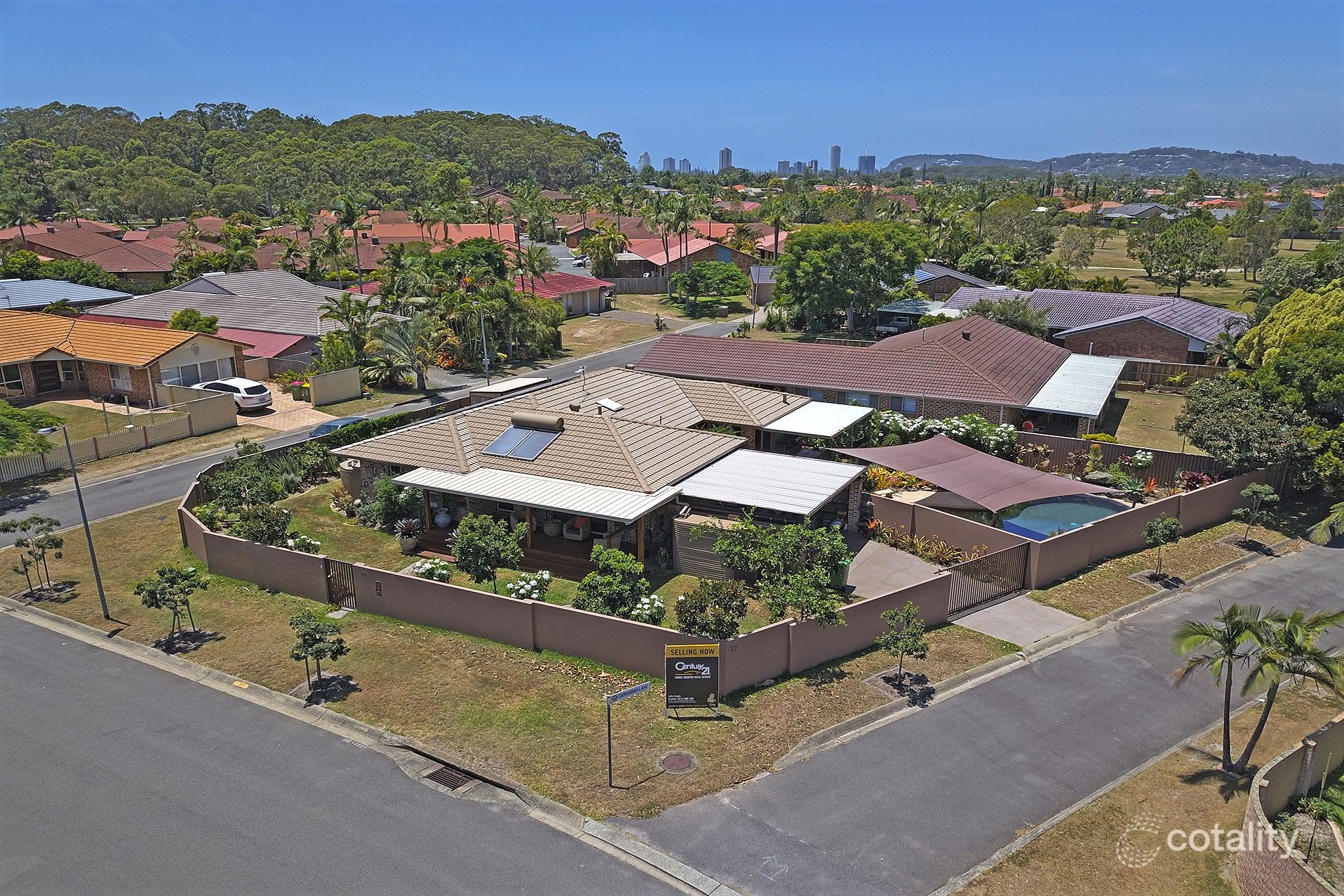 37 Beaconsfield Dr, Burleigh Waters, QLD 4220