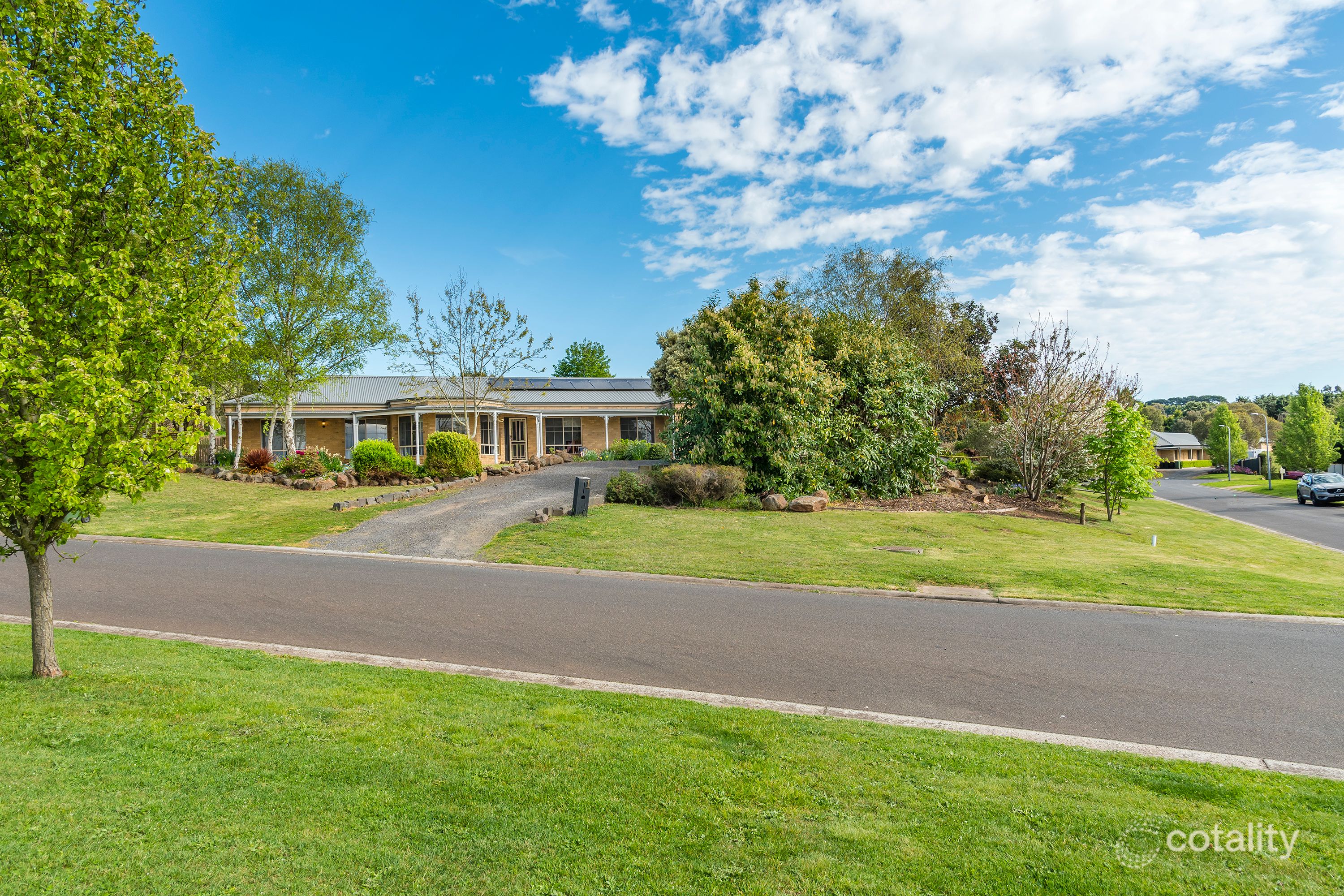 1 Larissa Cl, Romsey, VIC 3434