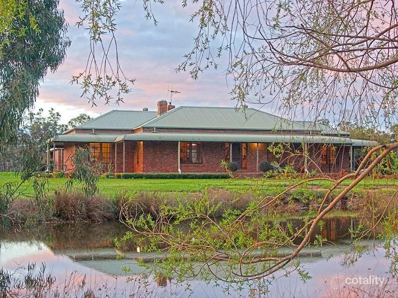 220 Bridge Rd, Toolamba, VIC 3614