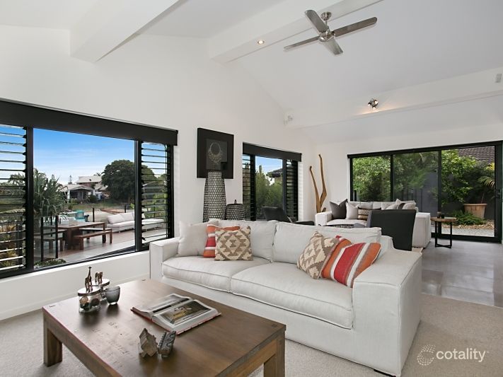 4 Alaska Ave, Broadbeach Waters, QLD 4218