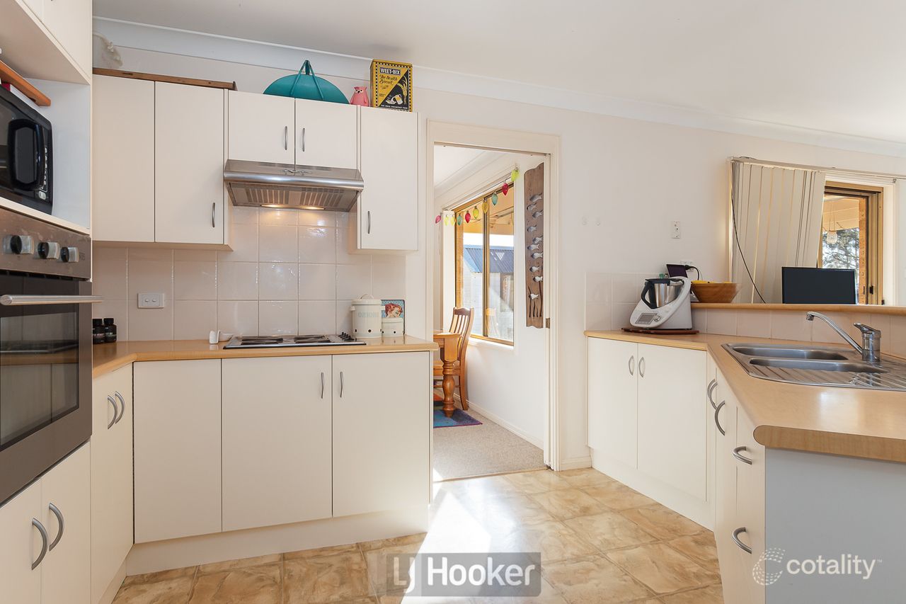 18 Chifley Rd, Morisset Park, NSW 2264