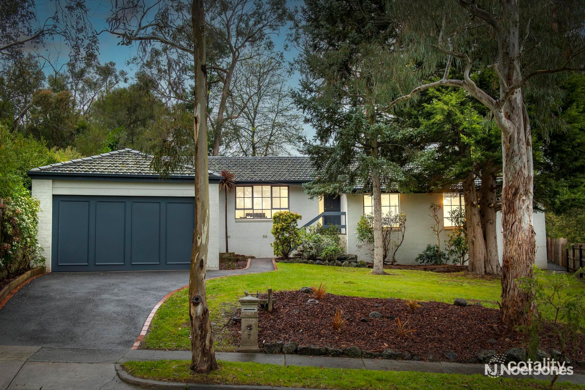 7 Acacia Ct, Croydon South, VIC 3136