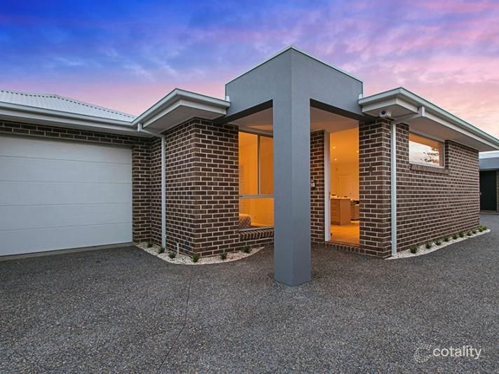 2/12 Corrigan Ave, Brooklyn, VIC 3012