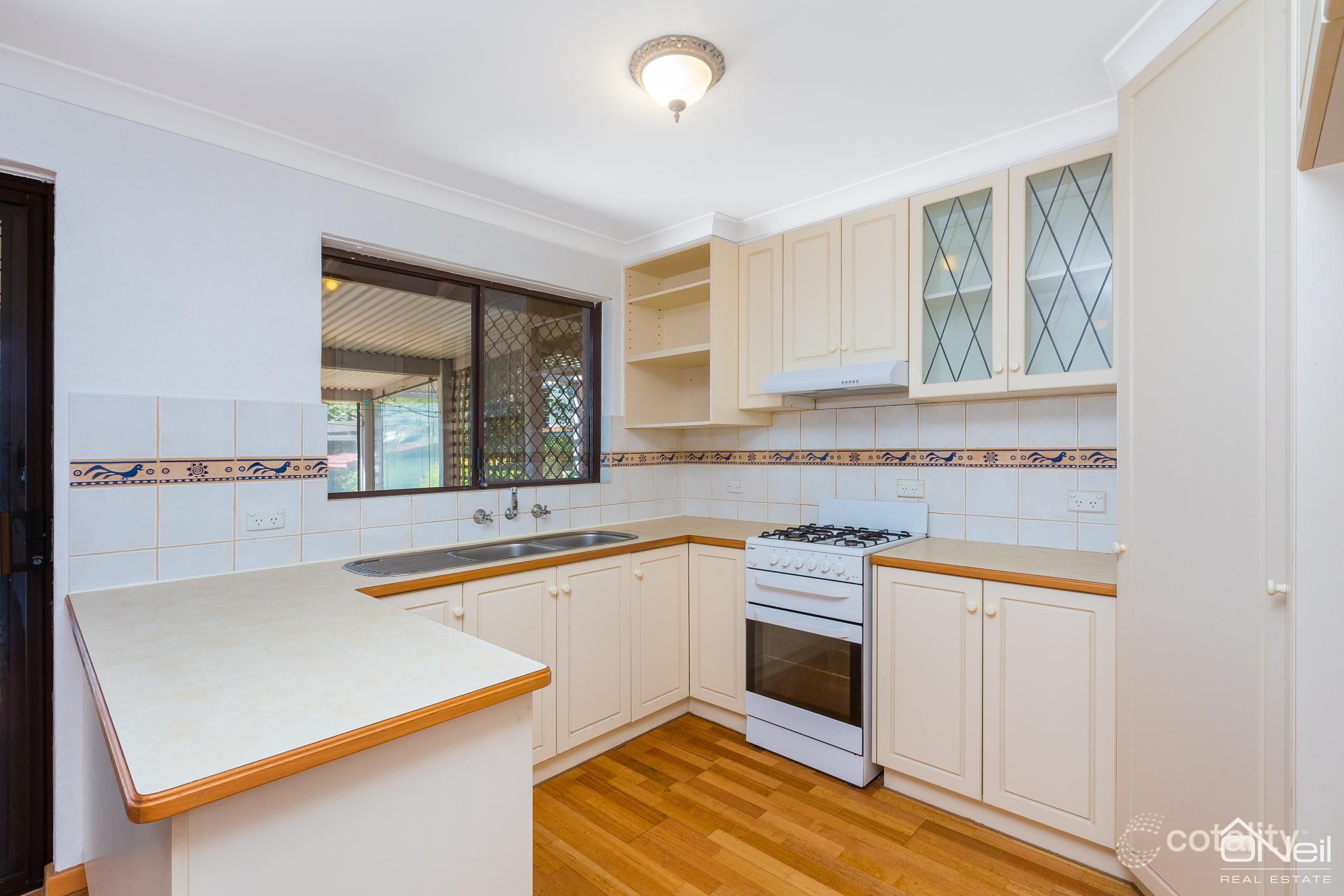 28 Onyx Rd, Mount Richon, WA 6112