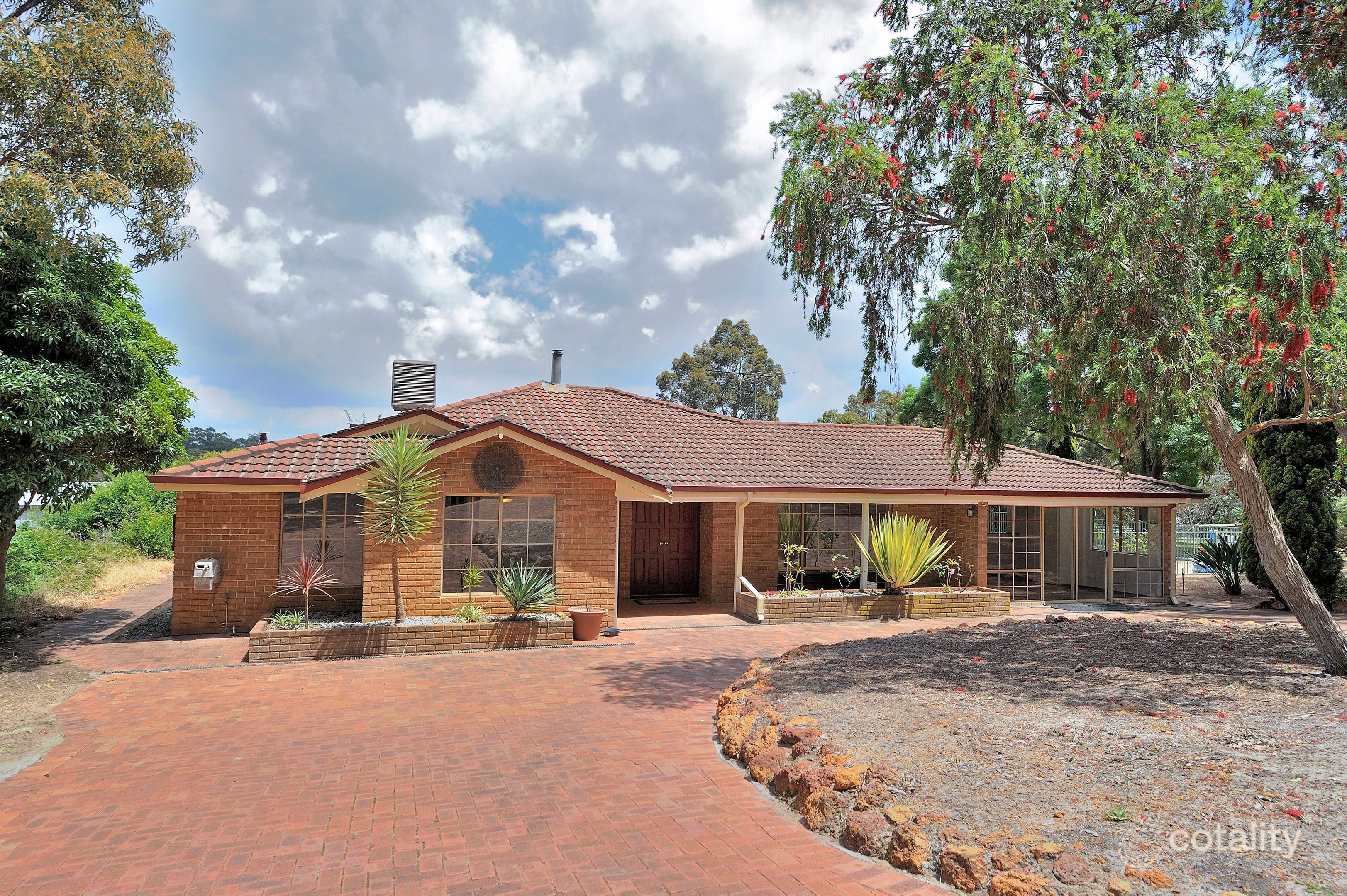 33 Waterford Dr, Gidgegannup, WA 6083