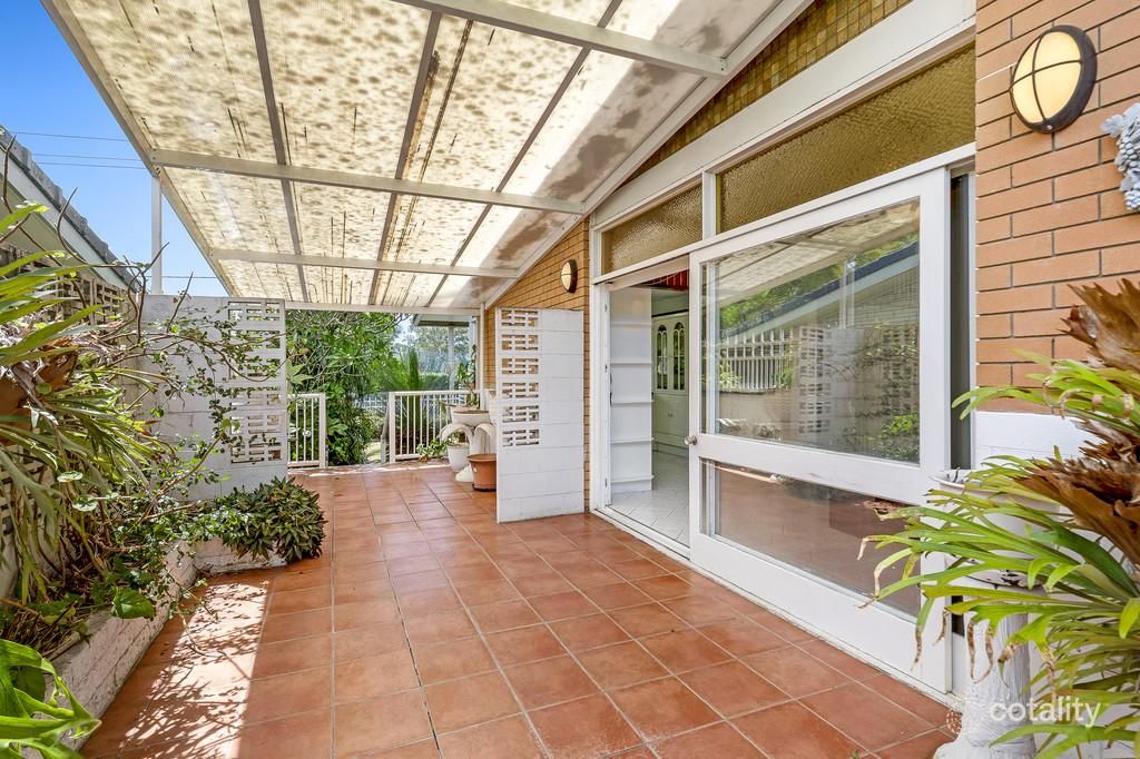 2 Richmond Ave, Bundall, QLD 4217