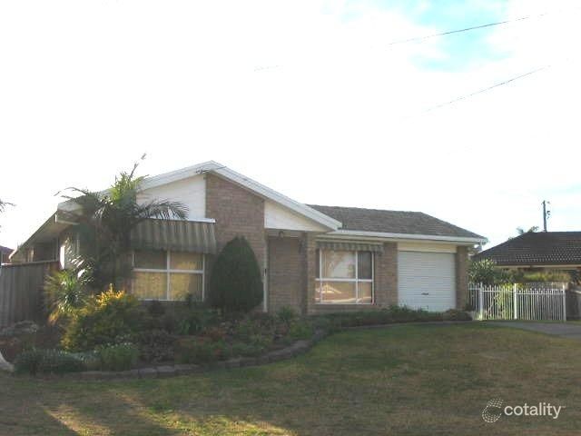 11 Charlotte Cl, Bateau Bay, NSW 2261