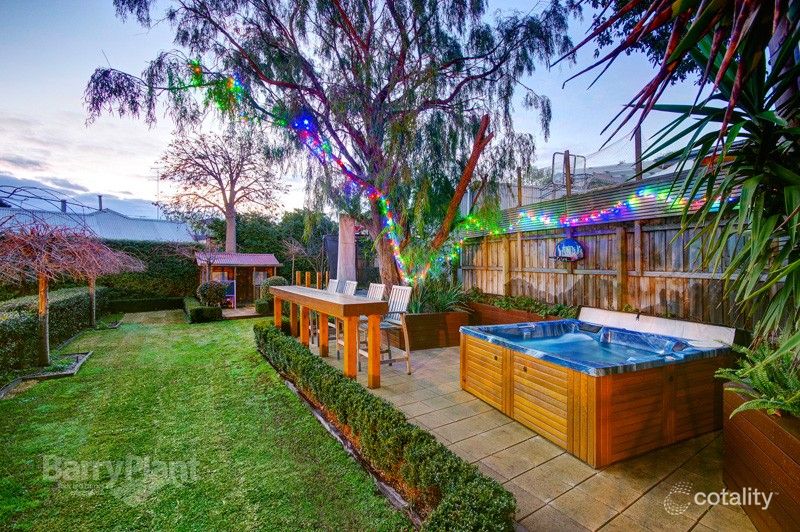 19 North Valley Rd, Highton, VIC 3216