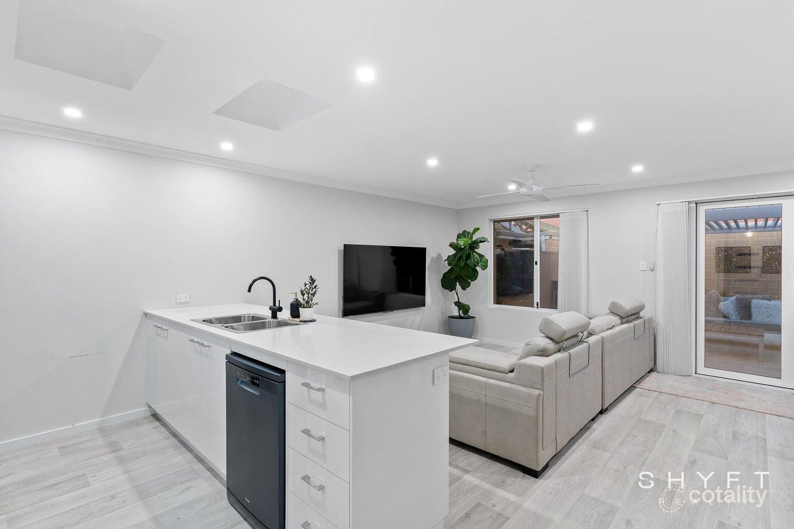 8 Dargin Pl, Greenwood, WA 6024