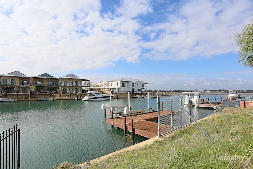 25 Fistina Rmbl, Halls Head, WA 6210