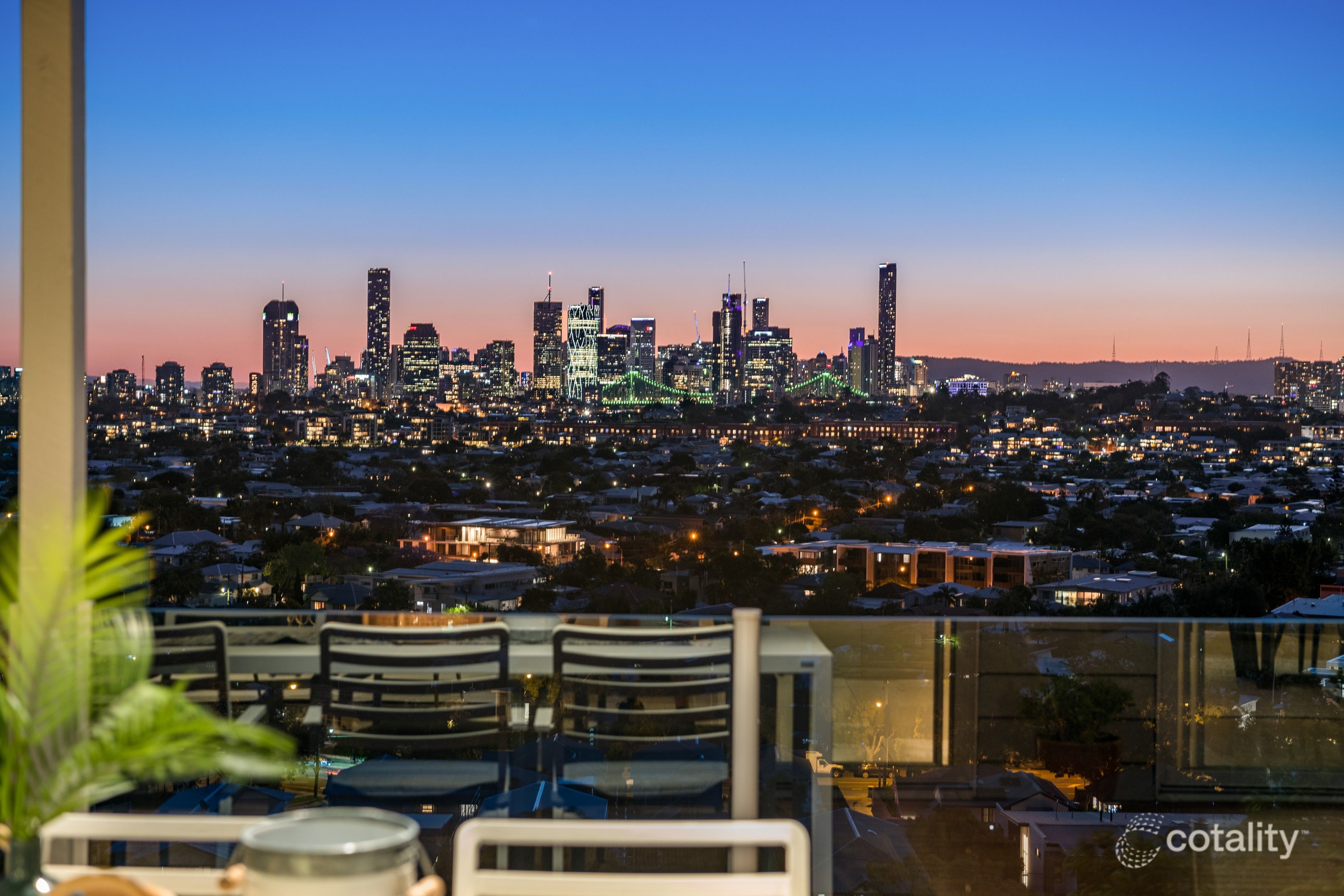 16 Wentworth Pde, Balmoral, QLD 4171