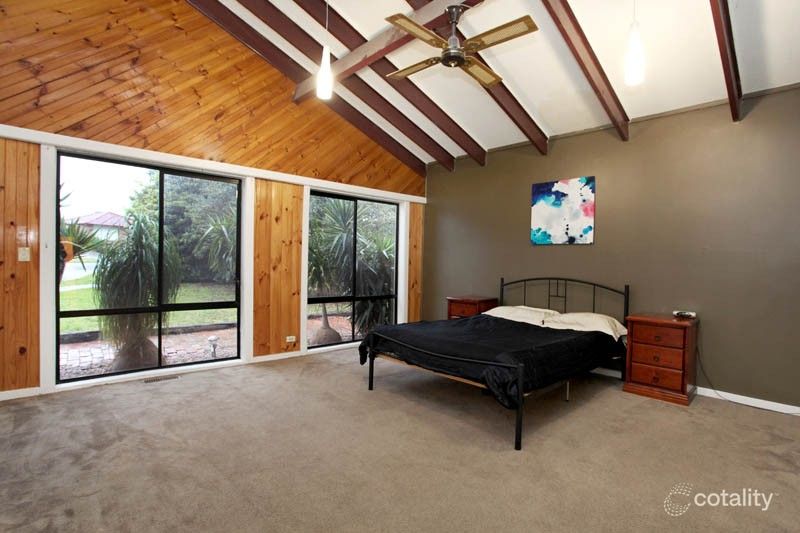 5 Ballard Cl, Gladstone Park, VIC 3043