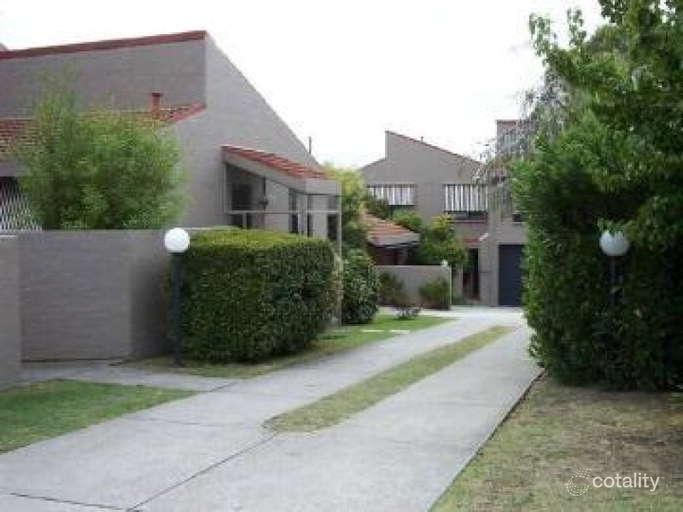 2/18 Strathalbyn St, Kew East, VIC 3102