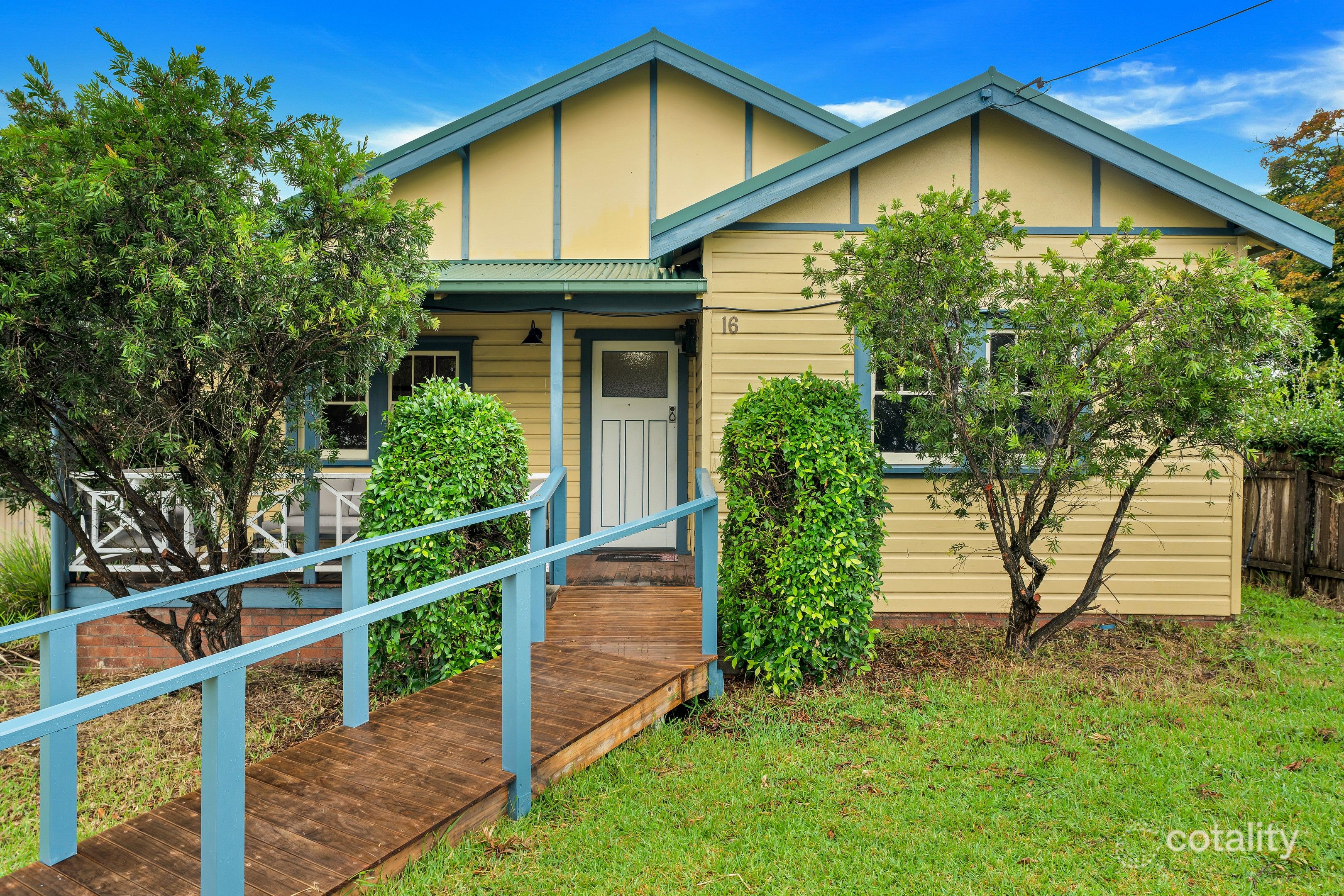 16 Cambewarra Rd, Bomaderry, NSW 2541