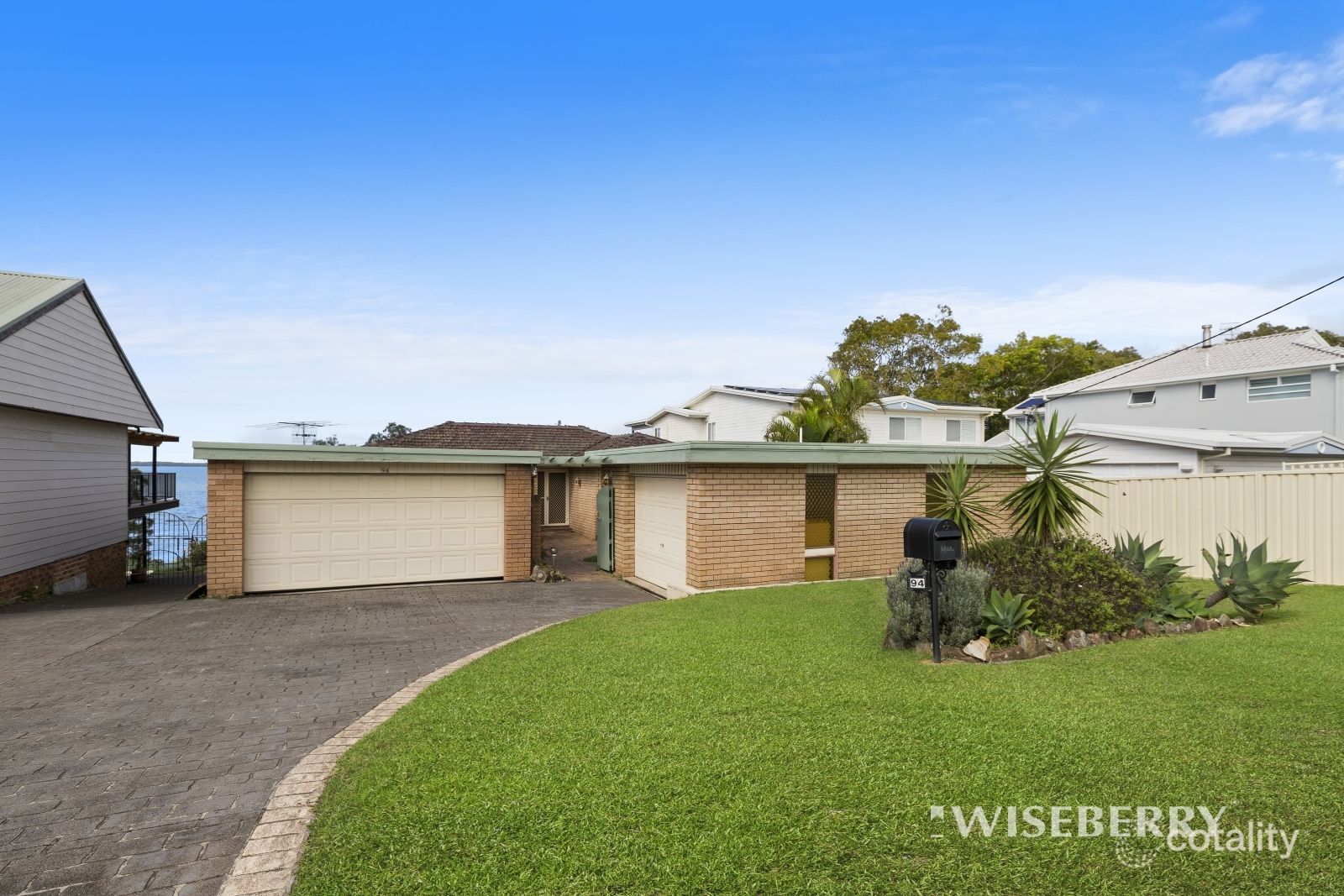 94 Marks Rd, Gorokan, NSW 2263