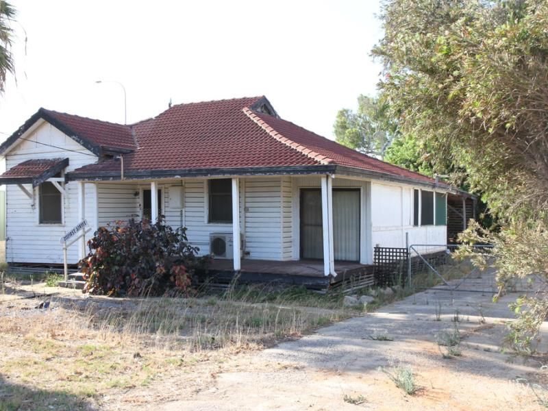 203 First St, Wonthella, WA 6530