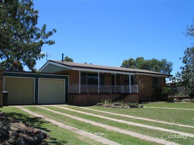 25 Gilbert Cres, Warwick, QLD 4370
