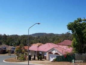 16 Brochet St, Mansfield, QLD 4122