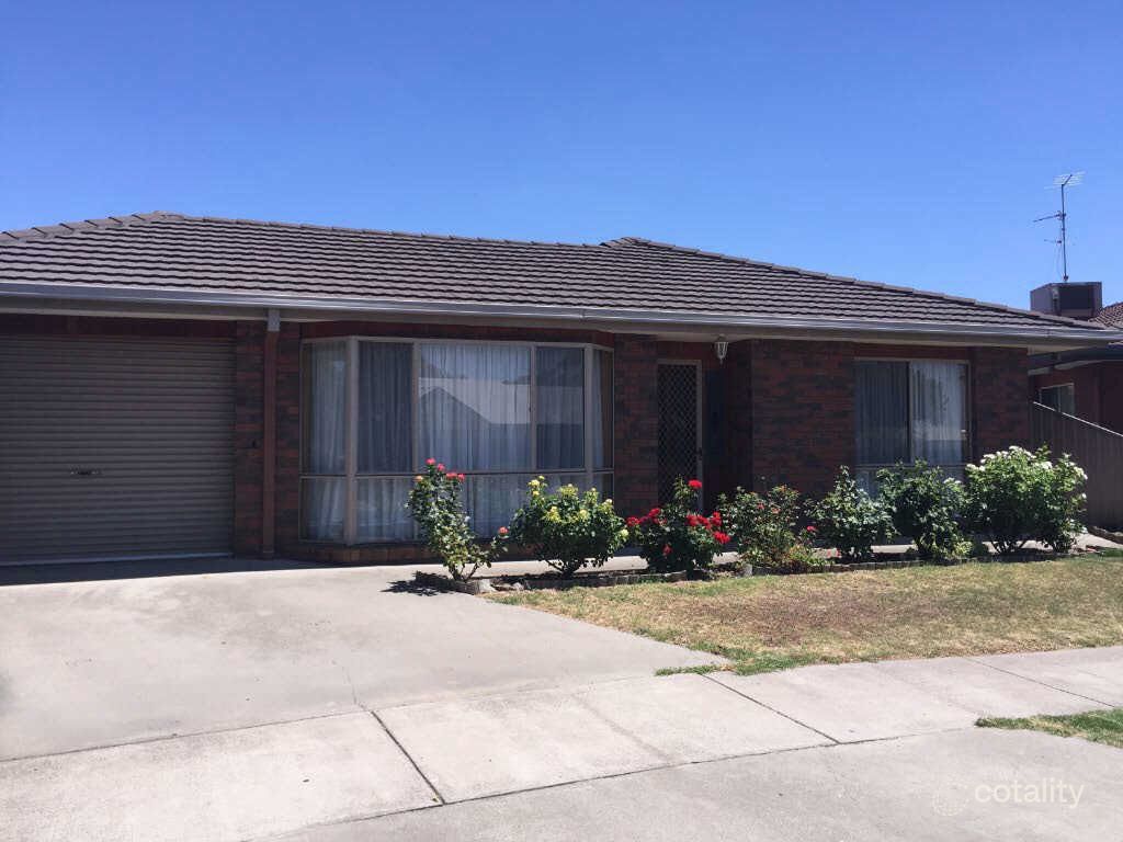 13 Selkirk Dr, Horsham, VIC 3400