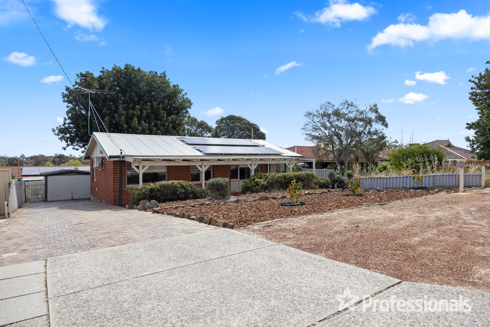 21 Oldfield Rd, Girrawheen, WA 6064