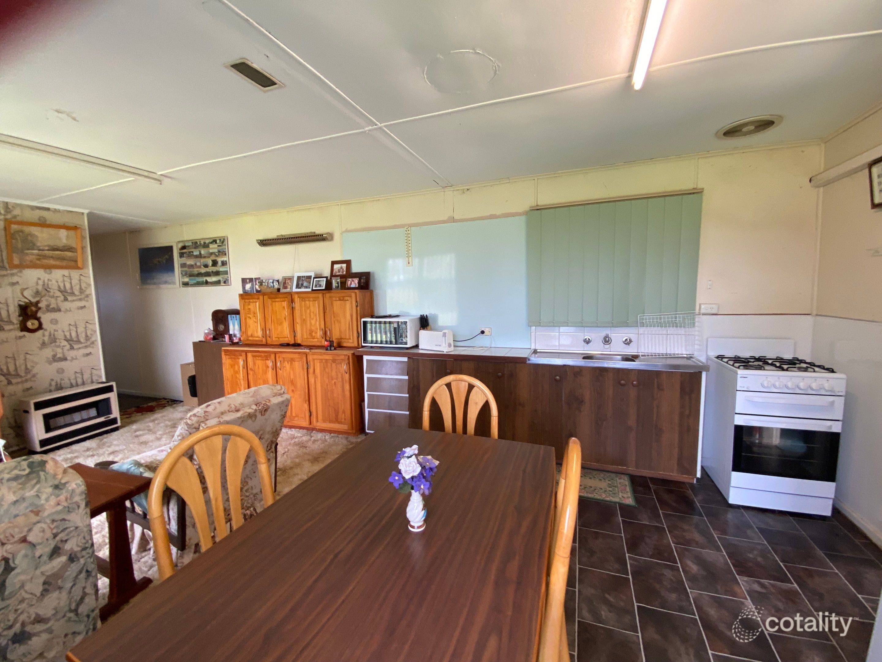 83 Cemetery Rd, Broomehill Village, WA 6318