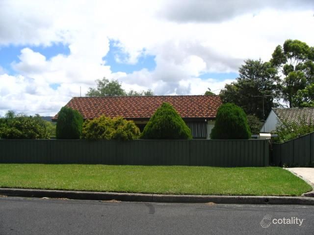 1 Halcyon St, Wyoming, NSW 2250