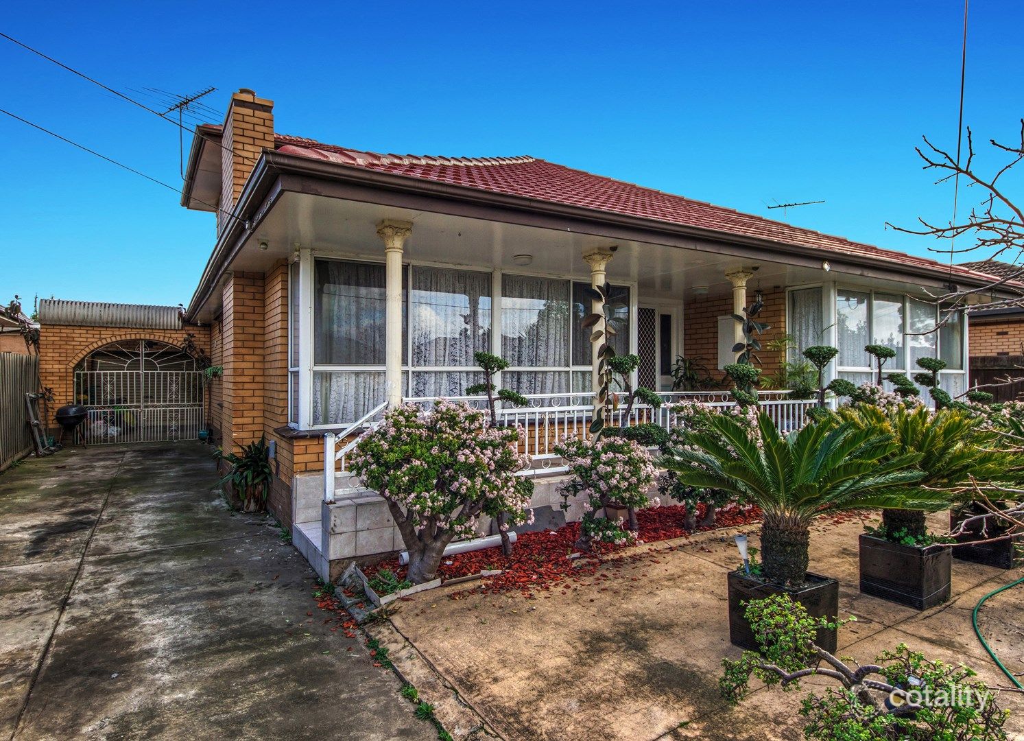 27 Mulhall Dr, St Albans, VIC 3021