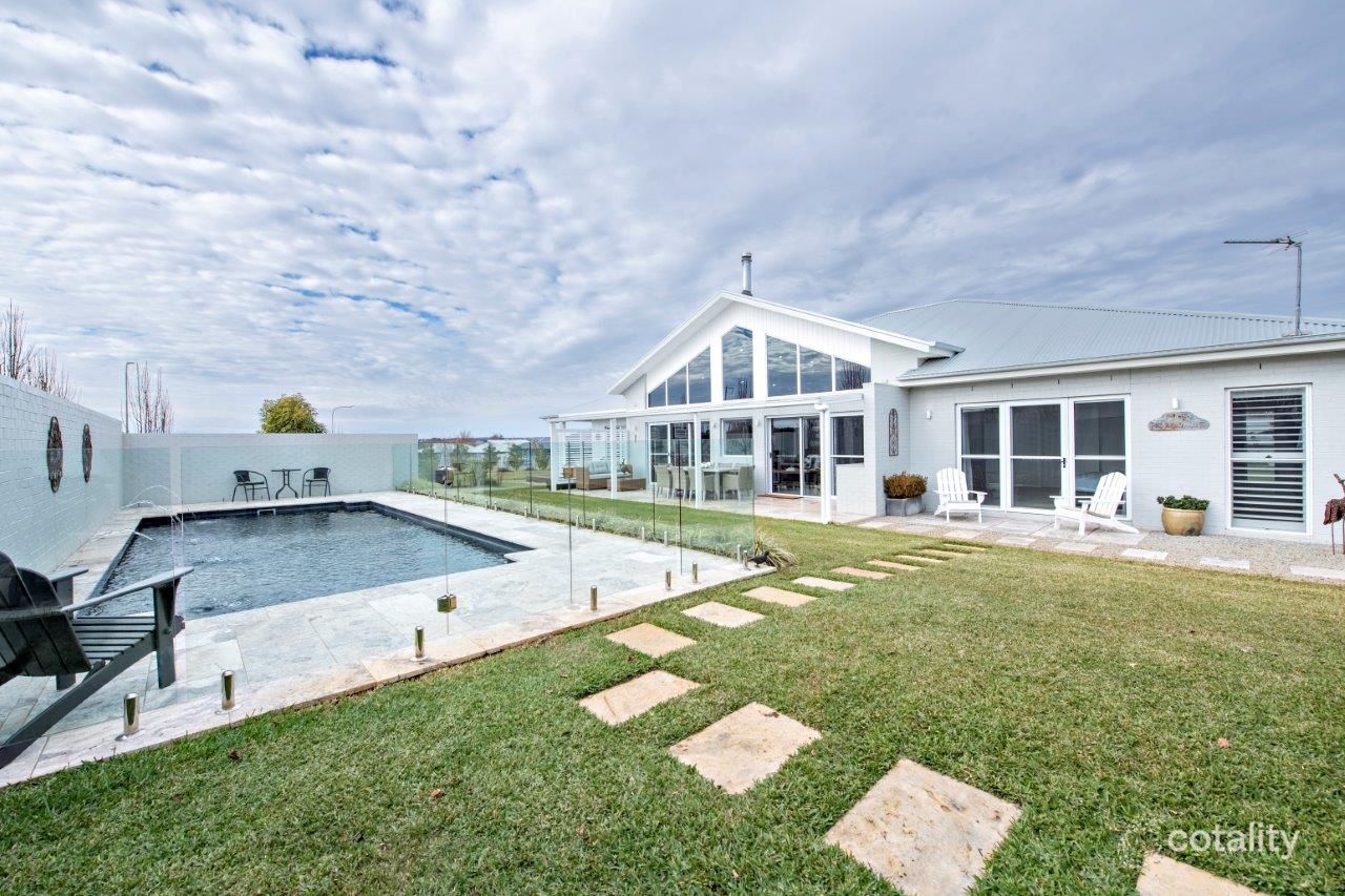 18 Crossroads Dr, Dubbo, NSW 2830