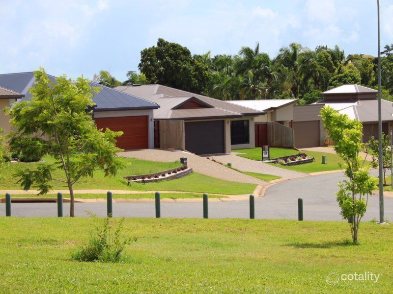 5 Henrietta Pl, Mooroobool, QLD 4870