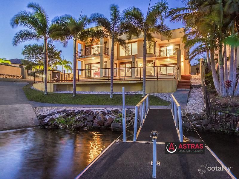 34 Clear Water Bay Ave, Clear Island Waters, QLD 4226