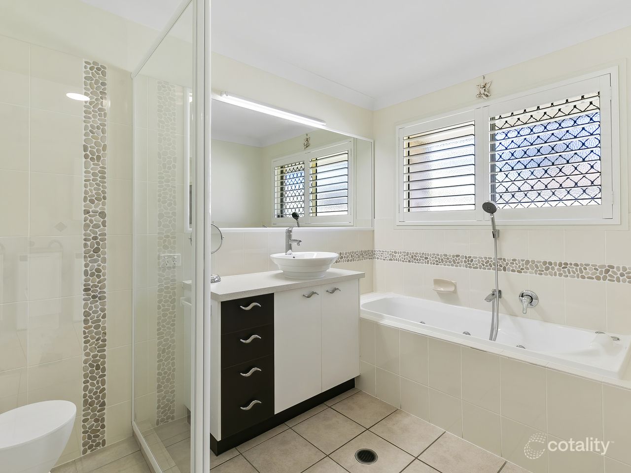 4 Amity Ct, Sandstone Point, QLD 4511