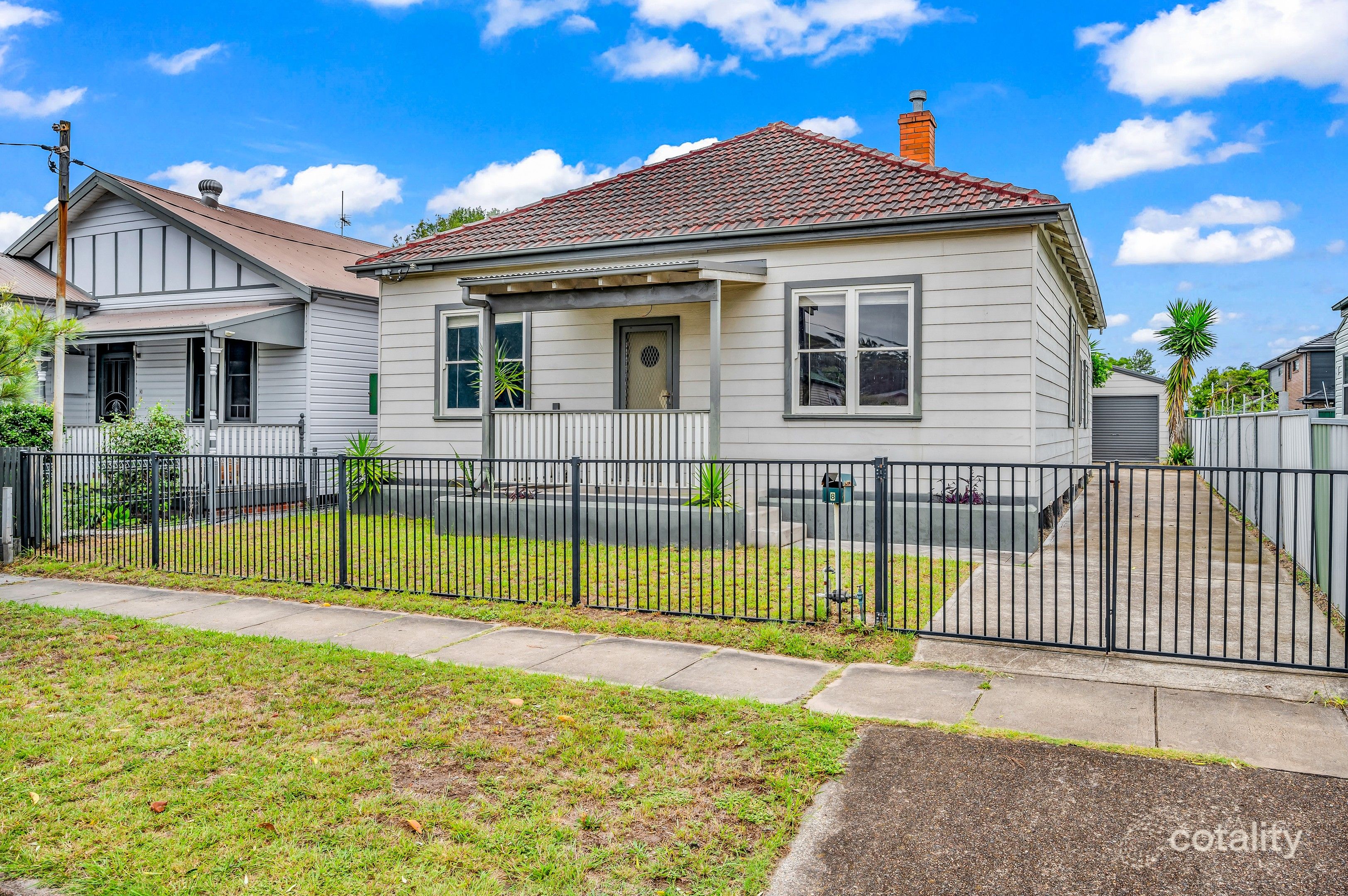 8 Henson Ave, Mayfield East, NSW 2304