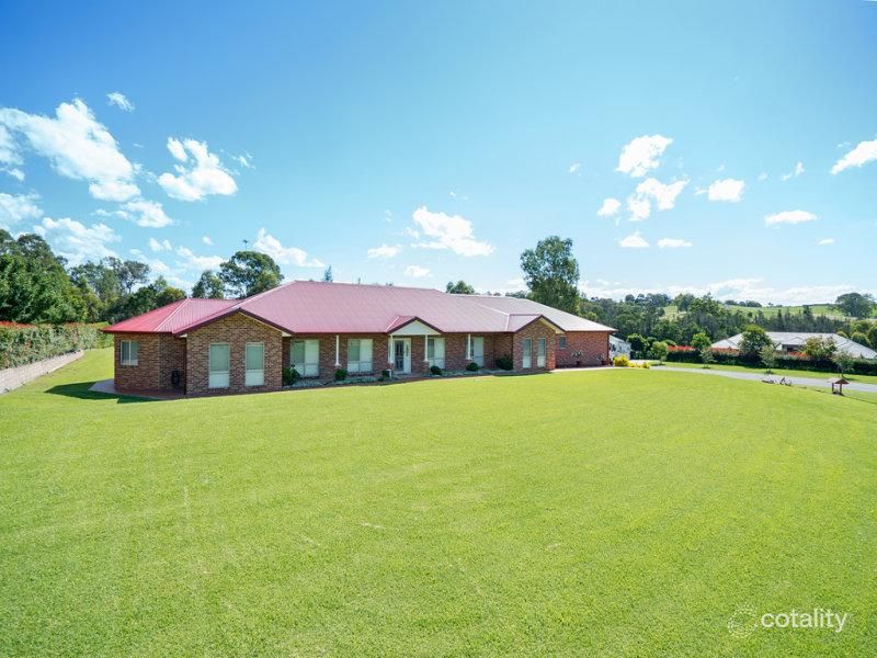 2 Pepperfields Pl, Grasmere, NSW 2570
