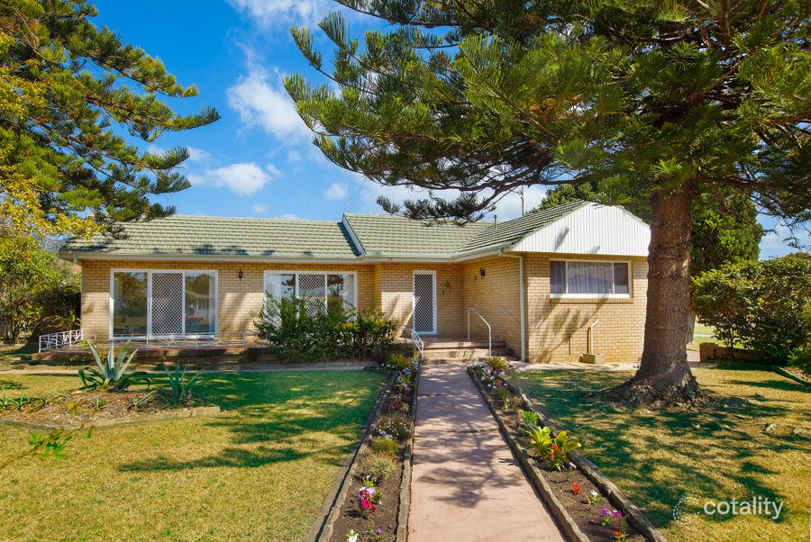 24 Jobson Ave, Mount Ousley, NSW 2519