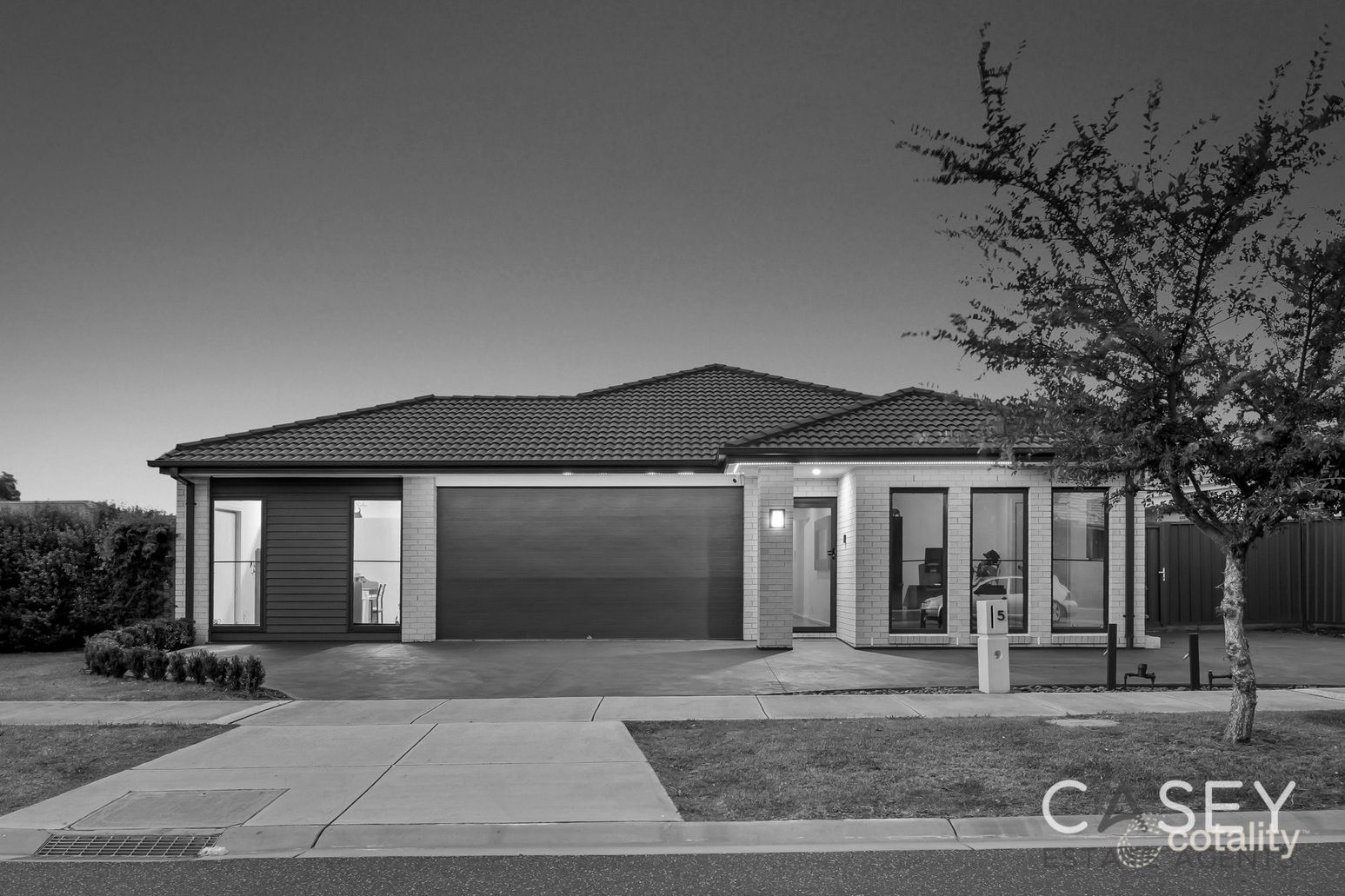 5 Genevieve Cct, Cranbourne East, VIC 3977