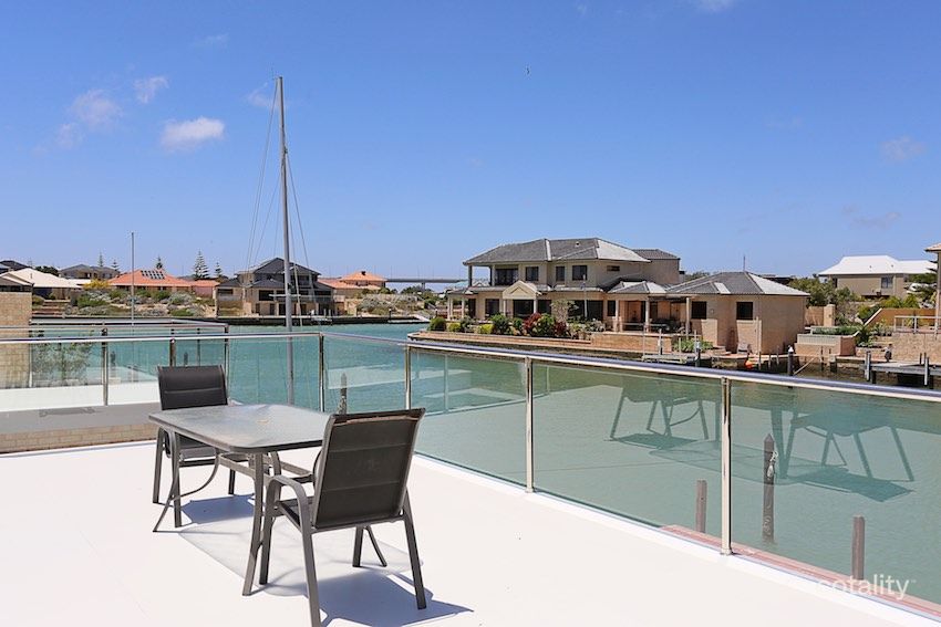 15 Voyager Cl, Wannanup, WA 6210