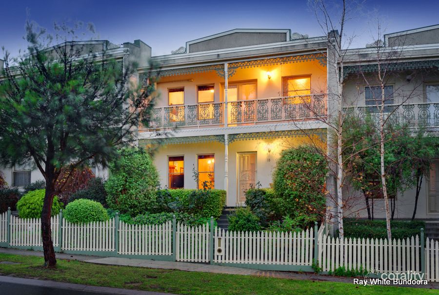 18 Westwood Dr, Mill Park, VIC 3082
