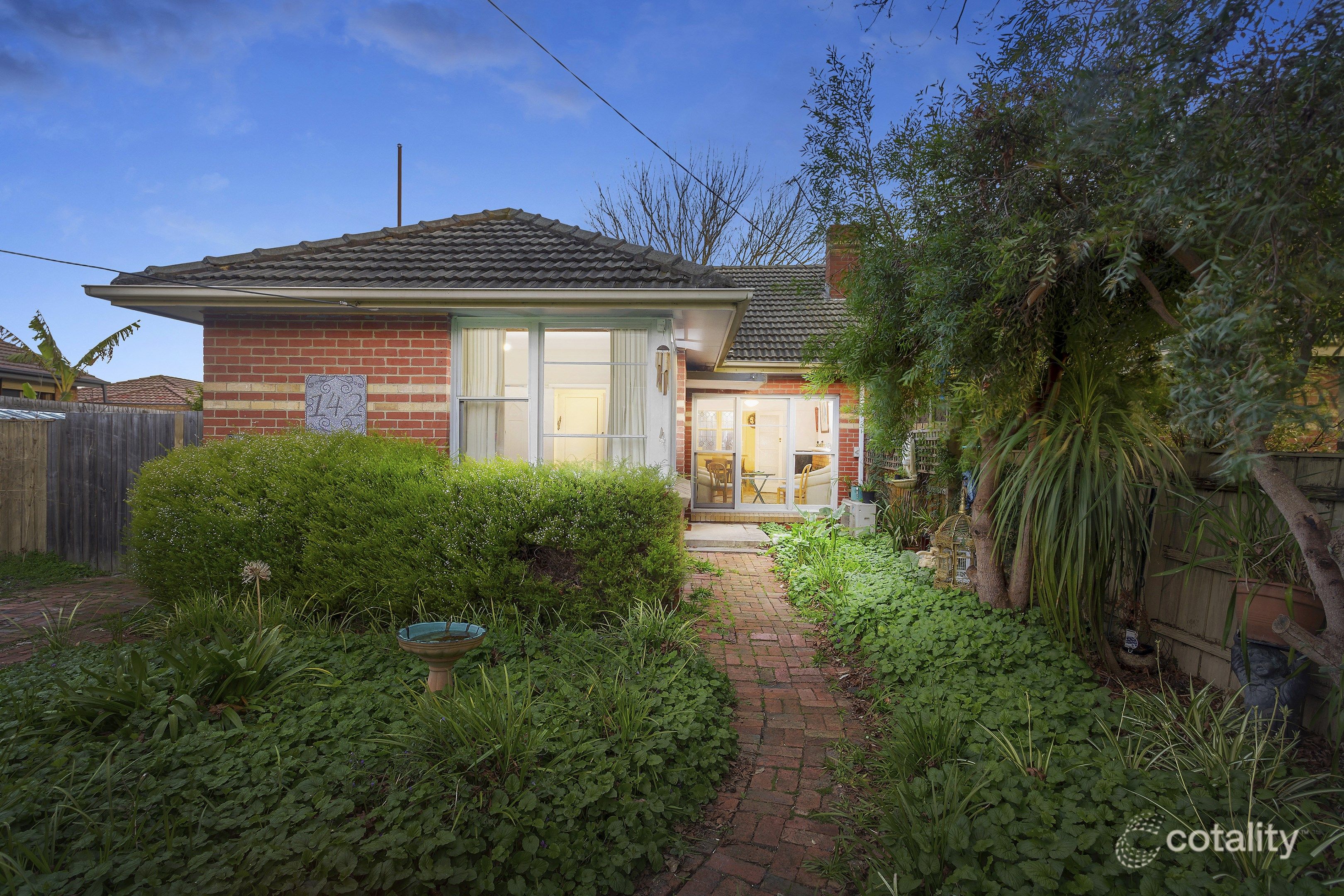 142 Kangaroo Rd, Hughesdale, VIC 3166