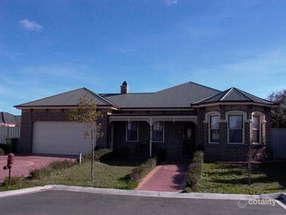 2 Royston Pl, Caroline Springs, VIC 3023