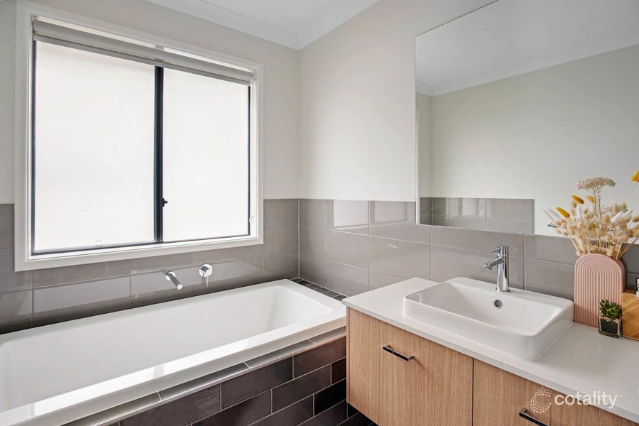 9 Vale Ave, Arundel, QLD 4214